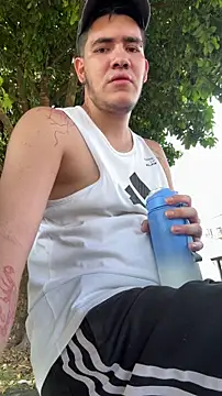 Snapshot of hellofmike chatting on 12/15/25, 01:59 hellofmike online show from 12/15/25, 01:59