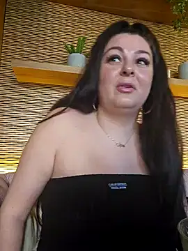 Snapshot of Britishbella chatting on 01/03/25, 02:19 Britishbella online show from 01/03/25, 02:19