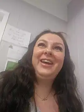 Snapshot of Britishbella chatting on 02/27/25, 06:42 Britishbella online show from 02/27/25, 06:42