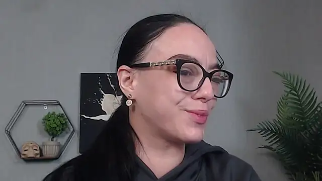 IzabelllNoir online show from 05/11/26, 07:36