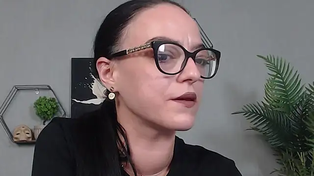 IzabelllNoir online show from 05/15/26, 06:04