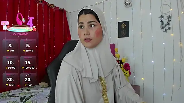 AishaAmin  online show from 03/10/25, 12:15