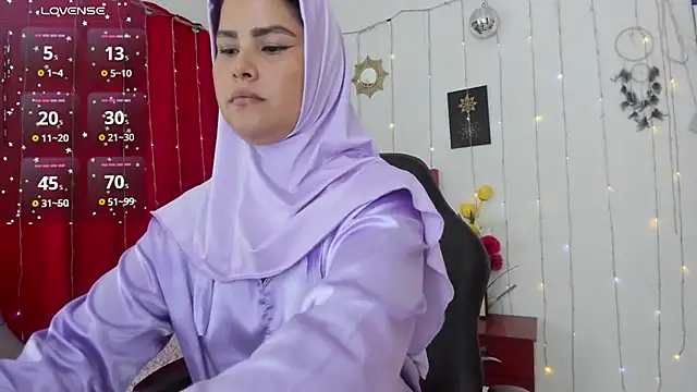 AishaAmin  online show from 10/17/25, 12:19