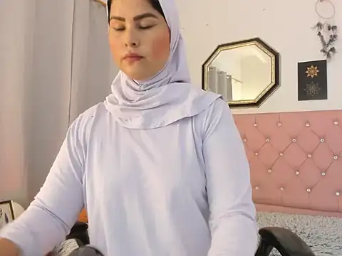 AishaAmin  online show from 07/25/26, 12:14