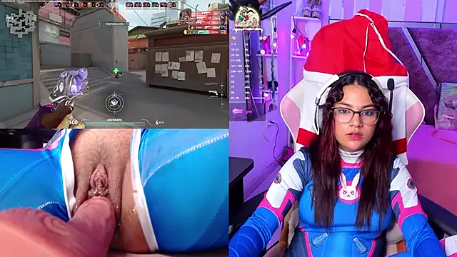 Snapshot of PetiteSophie_ chatting on 12/22/24, 04:17 PetiteSophie online show from 12/22/24, 04:17