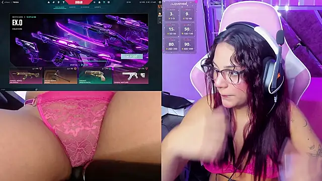 Snapshot of PetiteSophie_ chatting on 01/12/25, 02:19 PetiteSophie online show from 01/12/25, 02:19
