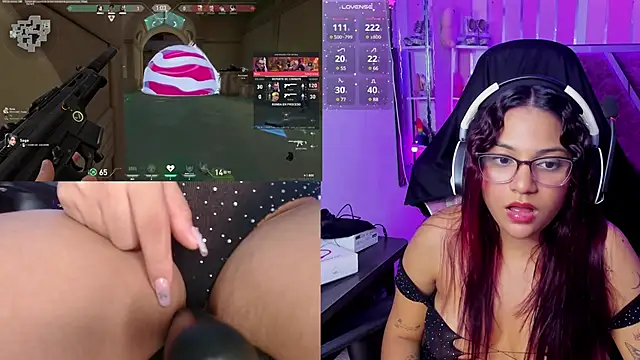 Snapshot of PetiteSophie_ chatting on 01/12/25, 11:58 PetiteSophie online show from 01/12/25, 11:58