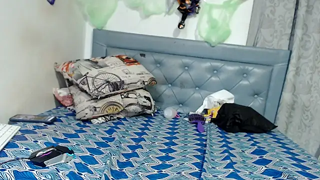 andre20a31 online show from 10/30/25, 04:36