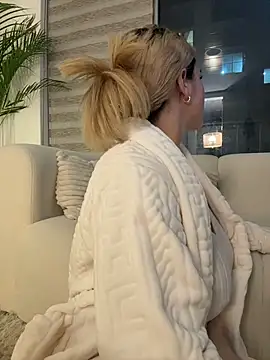 AtheneaRossi online show from 04/21/26, 11:29