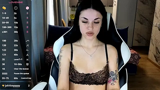 Mary   Moore online show from 10/31/25, 05:30