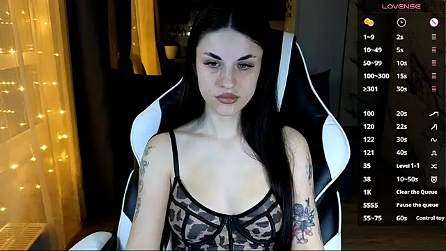 Mary   Moore online show from 11/22/25, 11:48