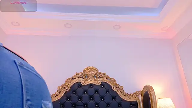 AdelinaVans online show from 12/18/25, 11:27