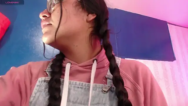 vitoria23  online show from 04/17/26, 02:20