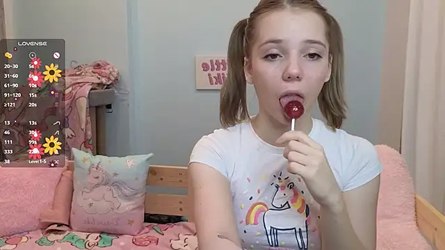 Snapshot of PrincessLittleKiki chatting on 10/14/25, 07:09 PrincessLittleKiki online show from 10/14/25, 07:09