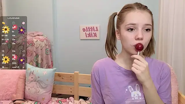 Snapshot of PrincessLittleKiki chatting on 10/18/25, 07:09 PrincessLittleKiki online show from 10/18/25, 07:09