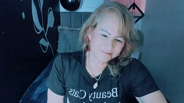 ScarletHoot  online show from 12/06/24, 05:55