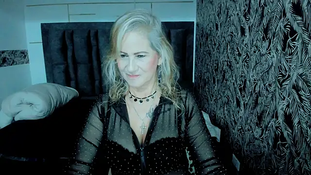 ScarletHoot  online show from 10/22/25, 11:54