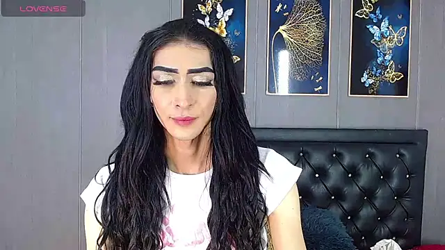 Snapshot of Evelynn_sex_ chatting on 12/26/24, 01:21 Evelynn sex online show from 12/26/24, 01:21