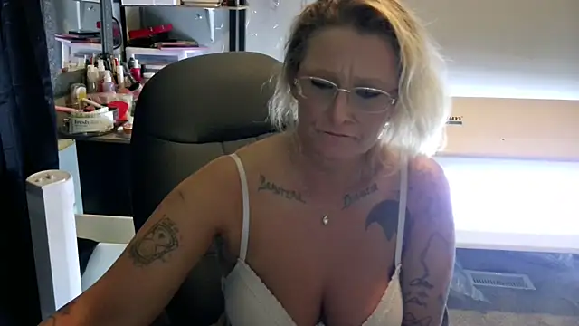 Lisalovely6981 online show from 01/08/25, 10:26
