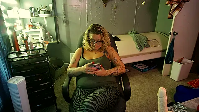 Lisalovely6981 online show from 02/21/25, 08:16