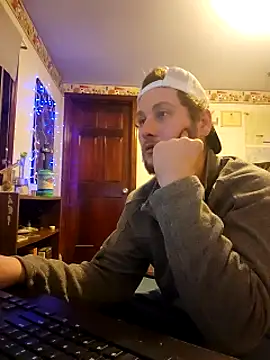 Snapshot of Seymour93 chatting on 01/06/25, 10:05 Seymour93 online show from 01/06/25, 10:05