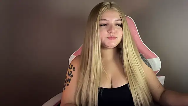 Snapshot of SweetPaige_ chatting on 01/24/25, 10:08 SweetPaige online show from 01/24/25, 10:08