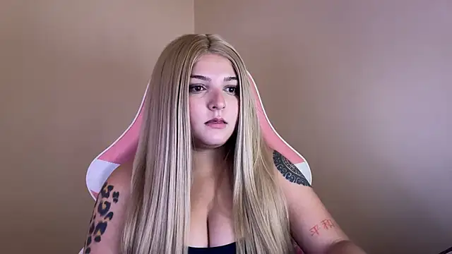 Snapshot of SweetPaige_ chatting on 01/26/25, 08:45 SweetPaige online show from 01/26/25, 08:45