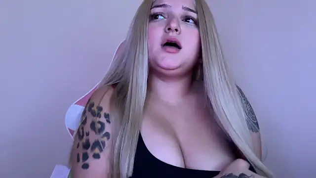 Snapshot of SweetPaige_ chatting on 01/27/25, 08:49 SweetPaige online show from 01/27/25, 08:49