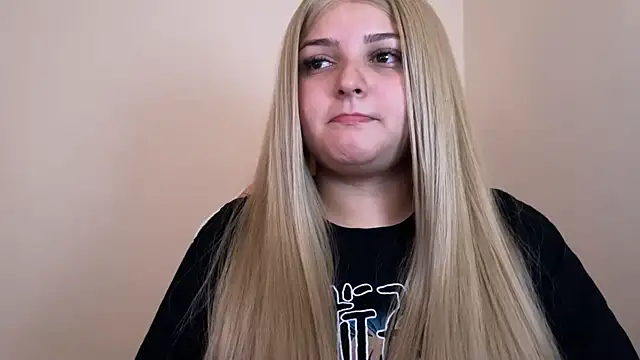 Snapshot of SweetPaige_ chatting on 02/02/25, 03:17 SweetPaige online show from 02/02/25, 03:17