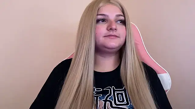 Snapshot of SweetPaige_ chatting on 02/02/25, 07:46 SweetPaige online show from 02/02/25, 07:46