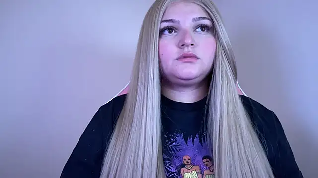 Snapshot of SweetPaige_ chatting on 02/03/25, 01:40 SweetPaige online show from 02/03/25, 01:40