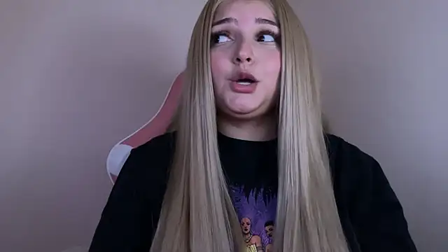 Snapshot of SweetPaige_ chatting on 02/03/25, 10:00 SweetPaige online show from 02/03/25, 10:00