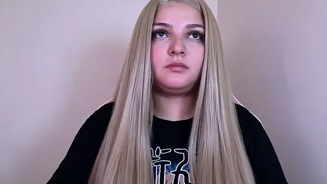 Snapshot of SweetPaige_ chatting on 02/05/25, 01:33 SweetPaige online show from 02/05/25, 01:33