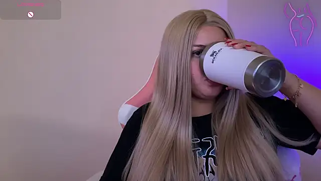 Snapshot of SweetPaige_ chatting on 02/14/25, 07:33 SweetPaige online show from 02/14/25, 07:33