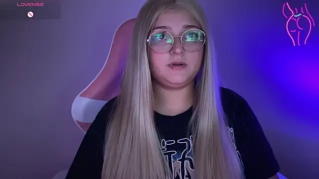 Snapshot of SweetPaige_ chatting on 02/18/25, 11:19 SweetPaige online show from 02/18/25, 11:19