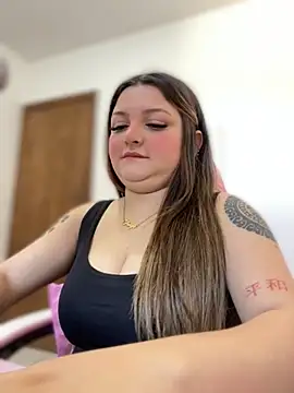 Snapshot of SweetPaige_ chatting on 10/10/25, 04:06 SweetPaige online show from 10/10/25, 04:06