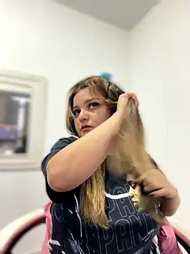 Snapshot of SweetPaige_ chatting on 10/20/25, 04:18 SweetPaige online show from 10/20/25, 04:18