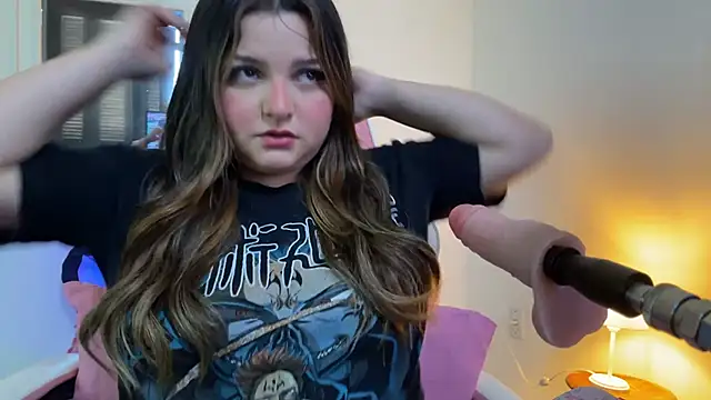 Snapshot of SweetPaige_ chatting on 10/24/25, 03:52 SweetPaige online show from 10/24/25, 03:52