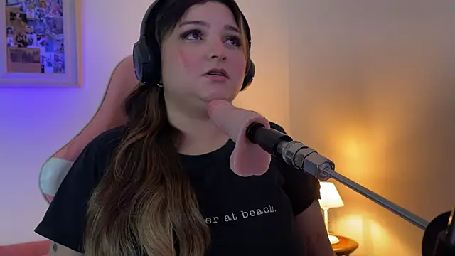 Snapshot of SweetPaige_ chatting on 11/09/25, 05:11 SweetPaige online show from 11/09/25, 05:11