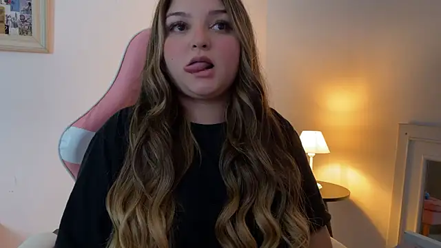 Snapshot of SweetPaige_ chatting on 11/30/25, 12:47 SweetPaige online show from 11/30/25, 12:47