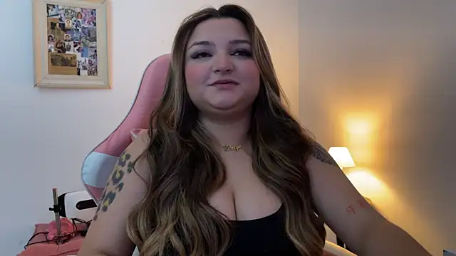 Snapshot of SweetPaige_ chatting on 12/19/25, 03:30 SweetPaige online show from 12/19/25, 03:30