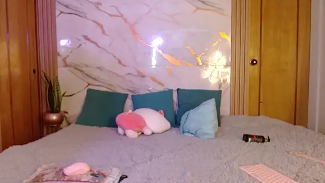 kittycatw online show from 04/18/26, 07:12