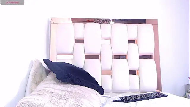 ItsVenuss online show from 03/17/26, 06:11