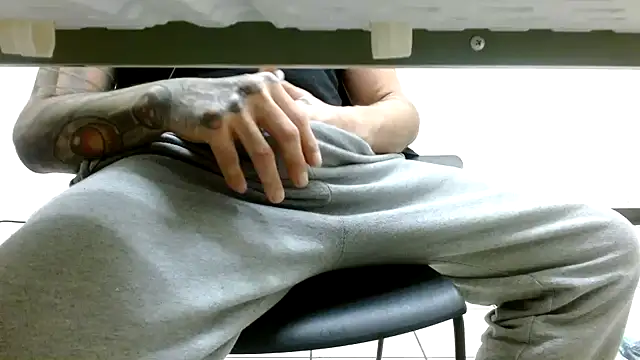 Snapshot of AceSpinning_DJ chatting on 01/05/26, 09:18 AceSpinning DJ online show from 01/05/26, 09:18