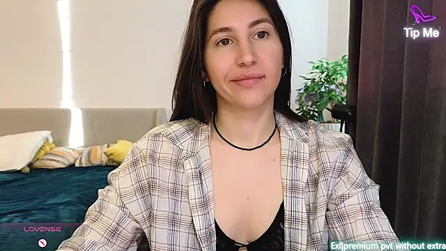 Snapshot of marrycolins chatting on 02/26/26, 02:43 marrycolins online show from 02/26/26, 02:43