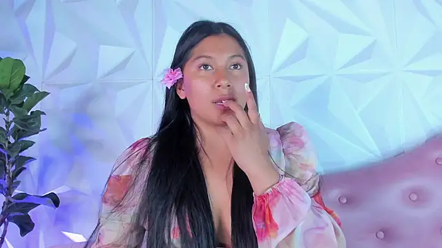 LinnaGardenia online show from 02/01/25, 12:07