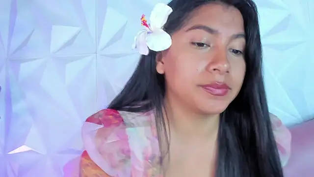 LinnaGardenia online show from 02/06/25, 01:21