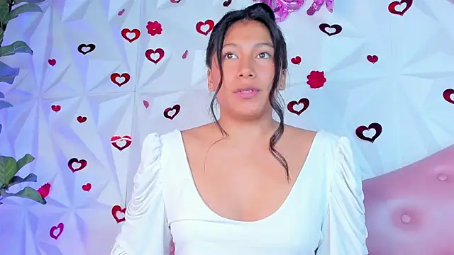 LinnaGardenia online show from 02/19/25, 04:55