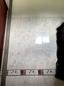 LinnaGardenia online show from 10/21/25, 06:08