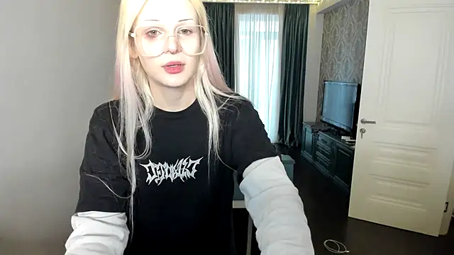 Snapshot of sashakiss99 chatting on 12/26/24, 12:16 sashakiss99 online show from 12/26/24, 12:16